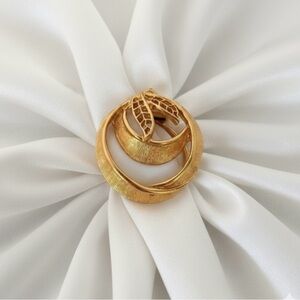 Vintage 1960s Gold Tone Scarf Clip